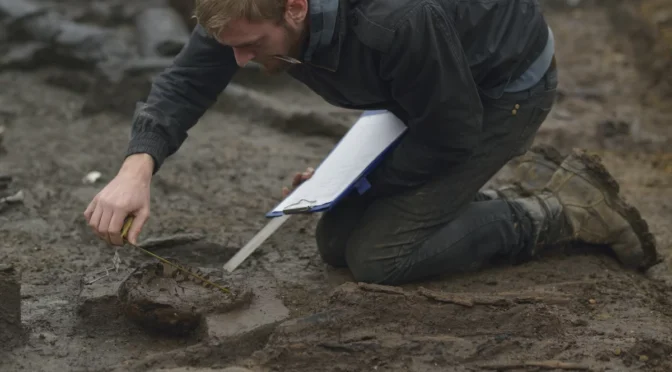 Everyday Life In A Bronze Age Village Emerges In U.K. Excavation