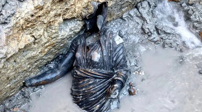 Archaeologists Find 24 Bronze Statues, Preserved in Tuscan Spa for 2,300 Years