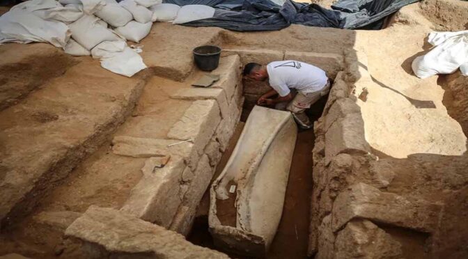 Roman-Era Cemetery With Over 100 Tombs Unearthed in Gaza